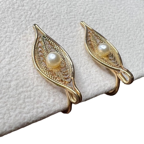 Vintage Sarah Coventry Serene Gold Tone Faux Pearl Leaf Clip on Earrings - Picture 5 of 12